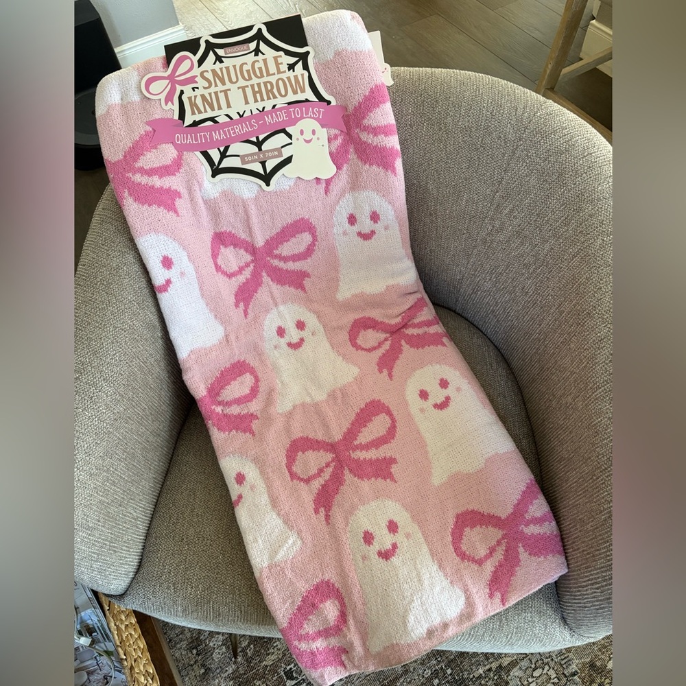 Halloween Pink and White Ghost & Pink Throw Blanket